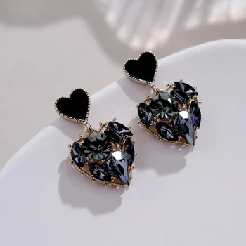 2023 Koreai divat nők Fekete strassz szerelmi fülbevaló finom édes kristály fülbevaló party születésnapi ajándék charm ékszerek